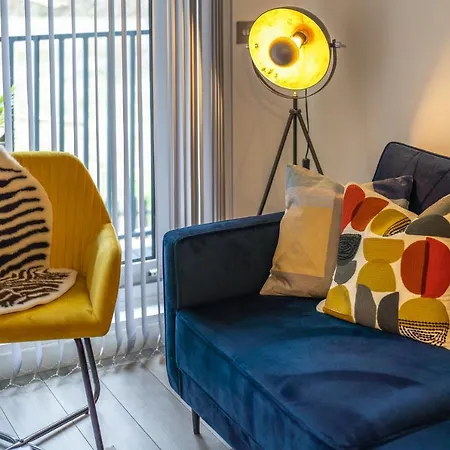 Ashview 2 - Heathrow - Thorpe Park - Free Parking Appartement Staines-upon-Thames Buitenkant foto