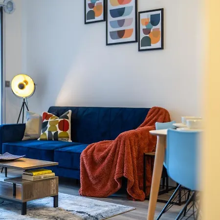 Ashview 2 - Heathrow - Thorpe Park - Free Parking Appartement Staines-upon-Thames Buitenkant foto