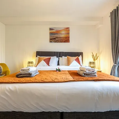 Ashview 2 - Heathrow - Thorpe Park - Free Parking Appartement Staines-upon-Thames Buitenkant foto