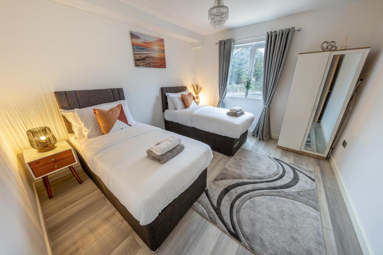 Ashview 2 - Heathrow - Thorpe Park - Free Parking *
