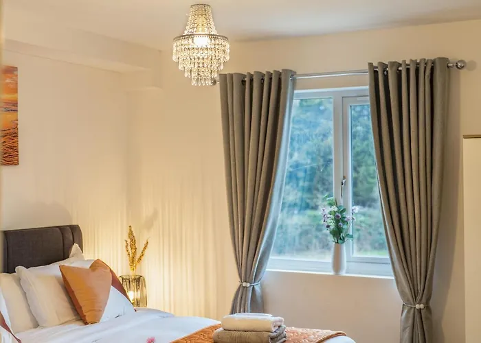 Ashview 2 - Heathrow - Thorpe Park - Free Parking