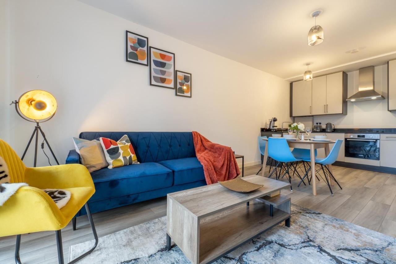 Ashview 2 - Heathrow - Thorpe Park - Free Parking Apartment *